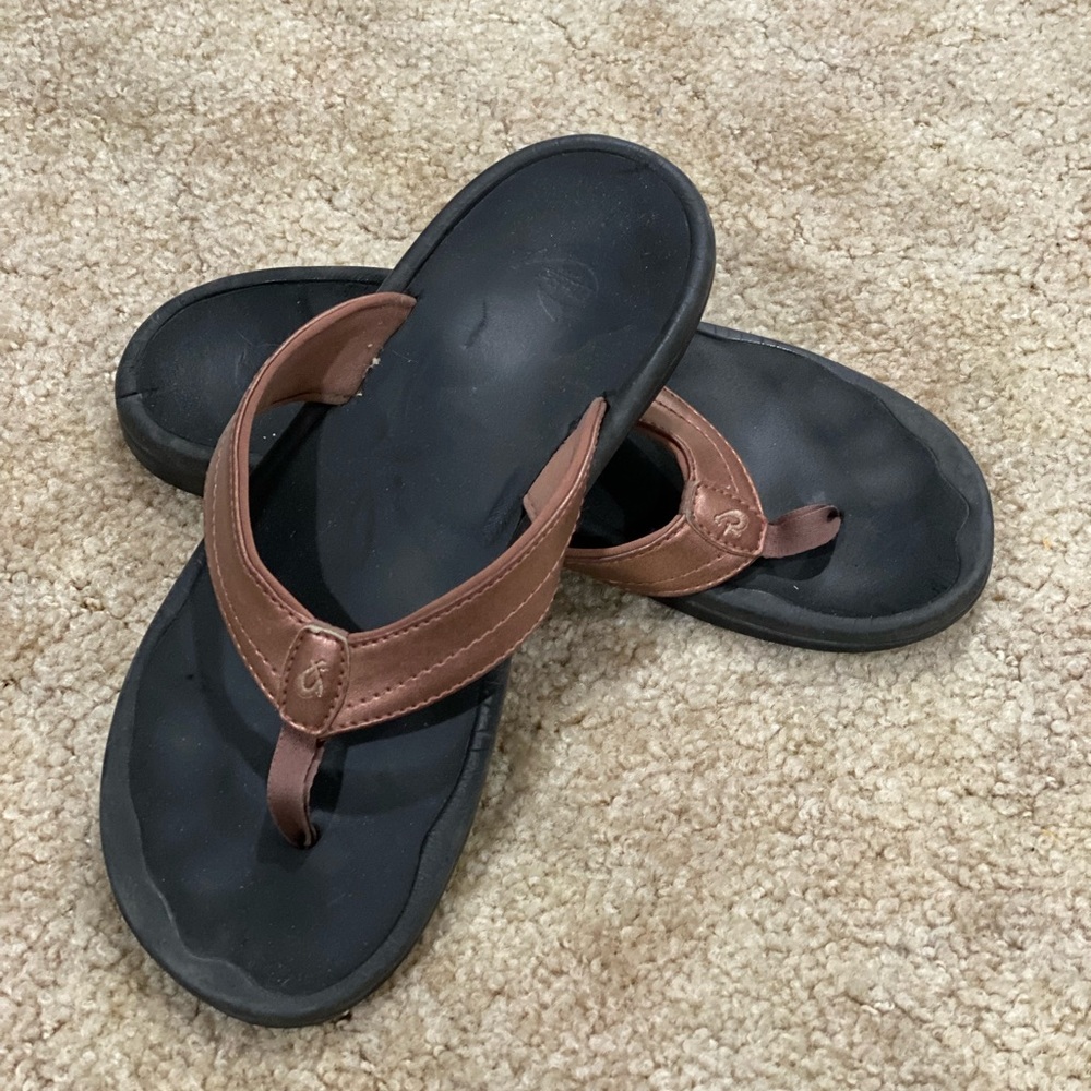 OluKai Ohana - Size 7 - Rose Gold